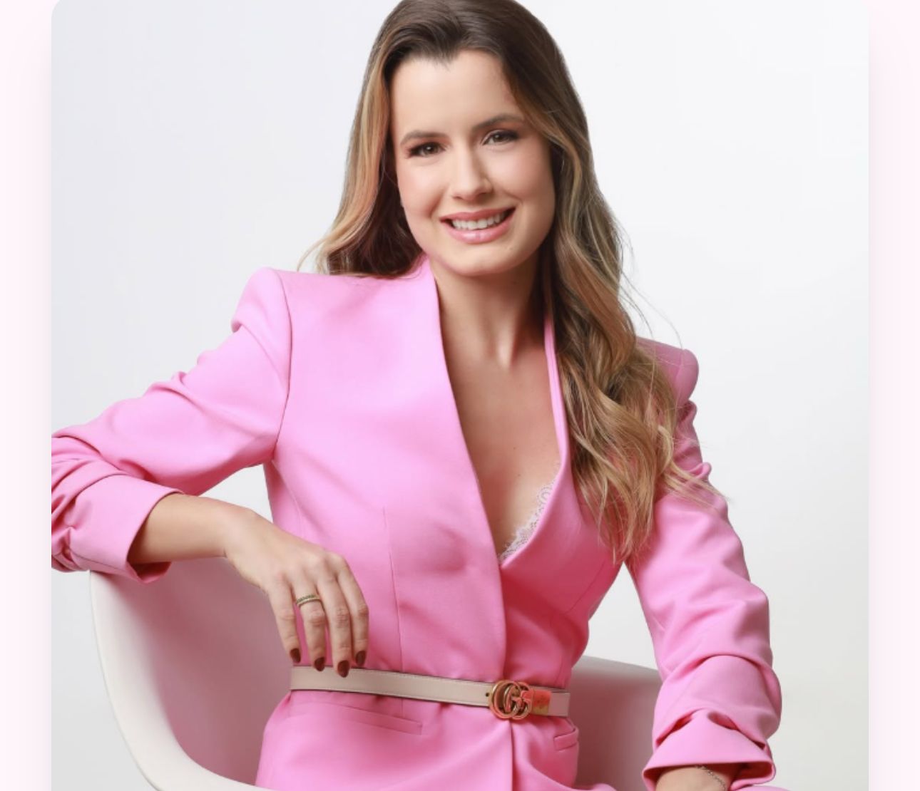 Dra. Letícia Melo - Especialista em Corrimento de Repetição